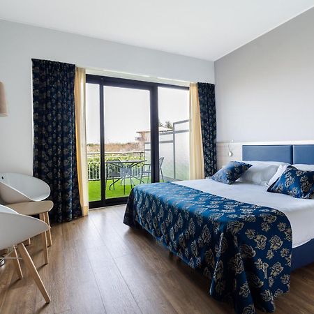 Hotel Ristorante Al Fiore Peschiera del Garda Bagian luar foto