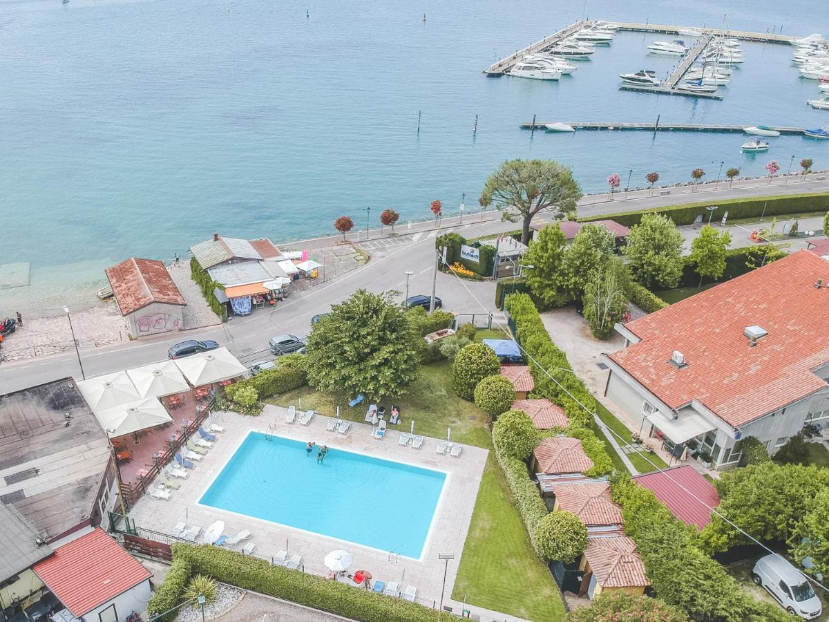 Hotel Ristorante Al Fiore Peschiera del Garda Bagian luar foto