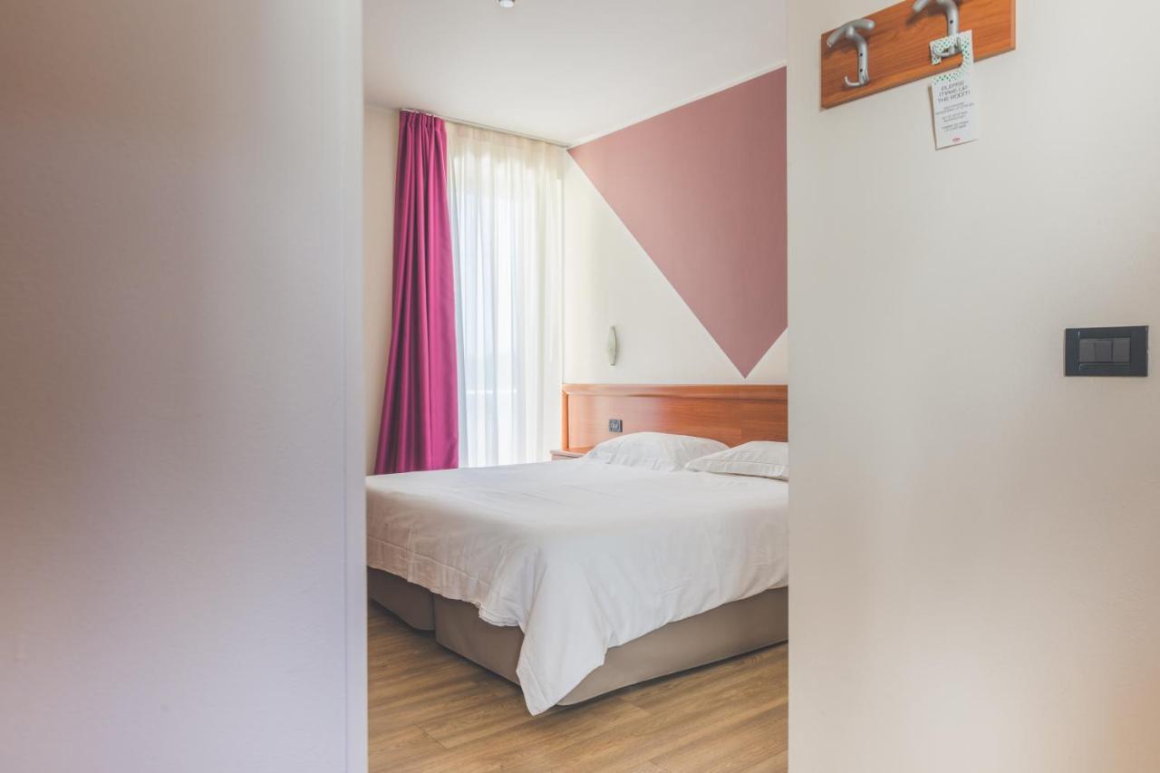Hotel Ristorante Al Fiore Peschiera del Garda Bagian luar foto