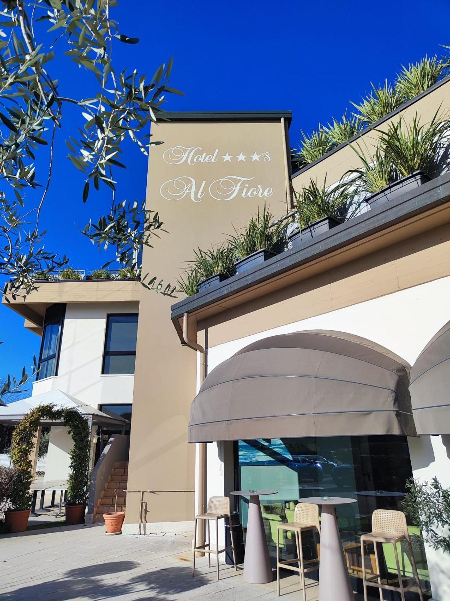Hotel Ristorante Al Fiore Peschiera del Garda Bagian luar foto