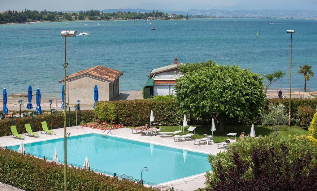 Hotel Ristorante Al Fiore Peschiera del Garda Bagian luar foto