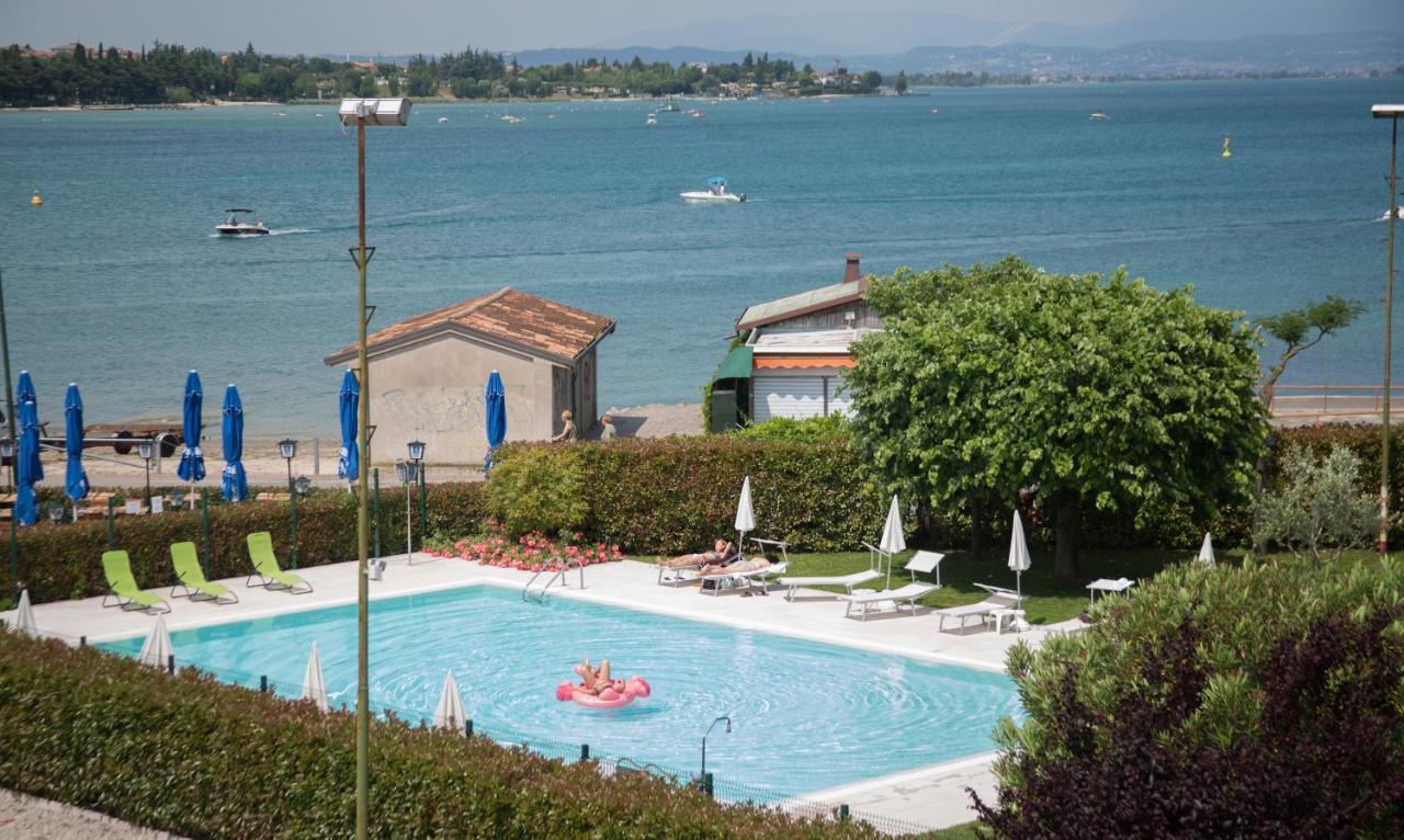 Hotel Ristorante Al Fiore Peschiera del Garda Bagian luar foto