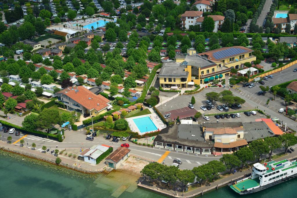 Hotel Ristorante Al Fiore Peschiera del Garda Bagian luar foto